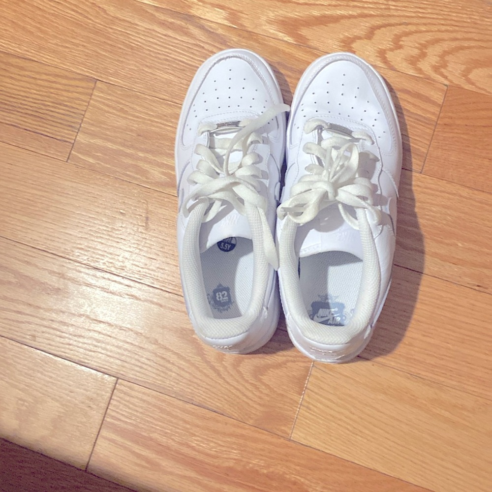 Nike Boys Air Force 1, size 5.5Y - Picture 13 of 13